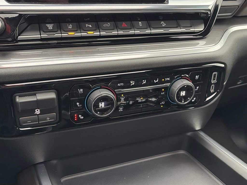 Used 2026 Chevrolet Silverado 3500 High Country w/ High Country Premium Package AWD/4WD image 24