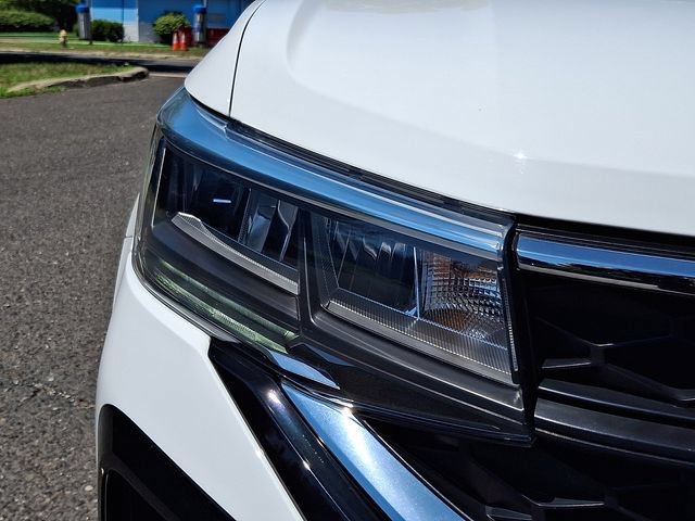 Certified 2024 Volkswagen Taos SE AWD/4WD image 9