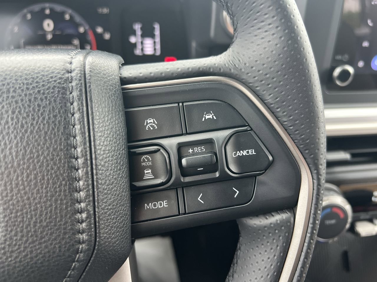 Used 2025 Toyota 4Runner SR5 AWD/4WD image 20