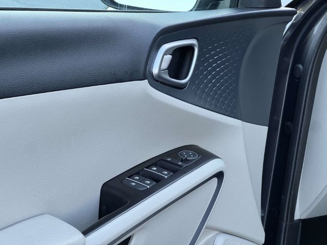 Used 2023 Kia Soul EX FWD image 16
