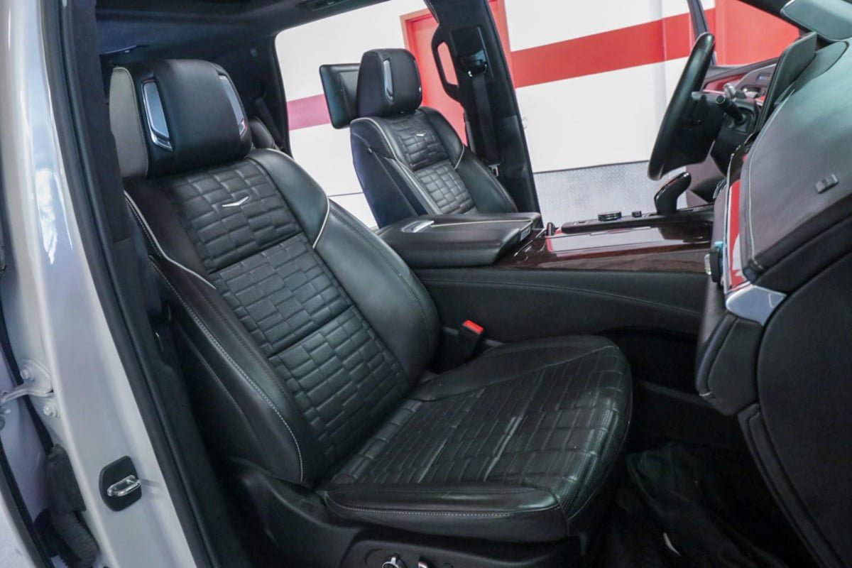 Used 2023 Cadillac Escalade Sport Platinum w/ LPO, ONYX Package AWD/4WD image 29