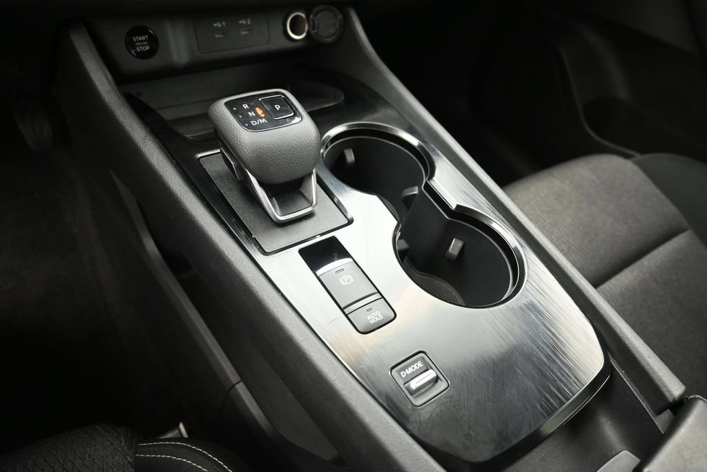 Used 2025 Nissan Rogue SV FWD image 3
