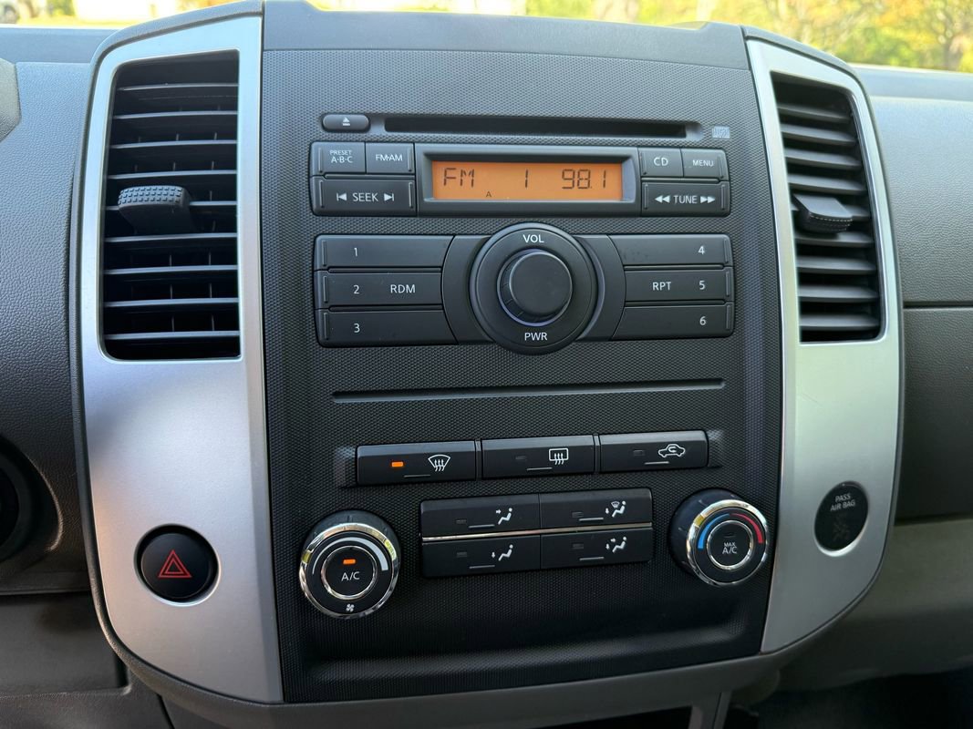 Used 2011 Nissan Frontier SV image 21