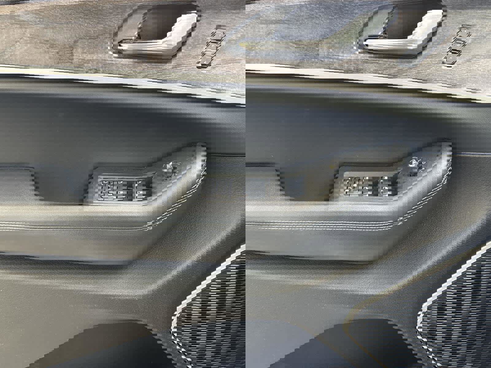 Used 2022 Jeep Grand Cherokee Limited 4xe image 21