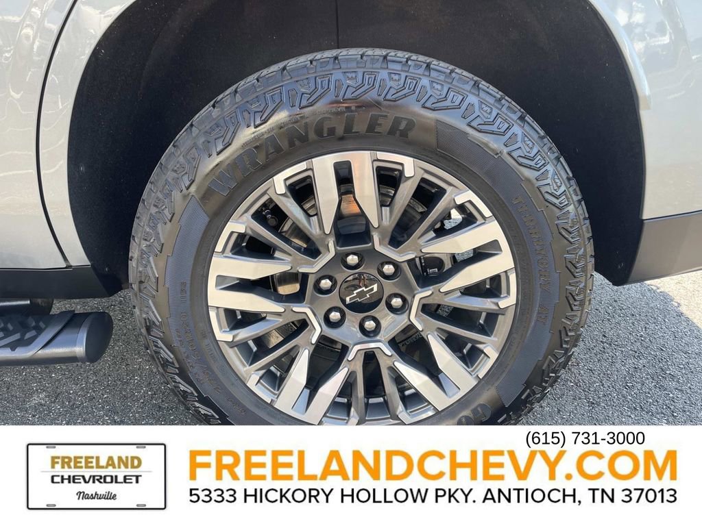 Used 2025 Chevrolet Tahoe Z71 w/ Comfort Package image 12