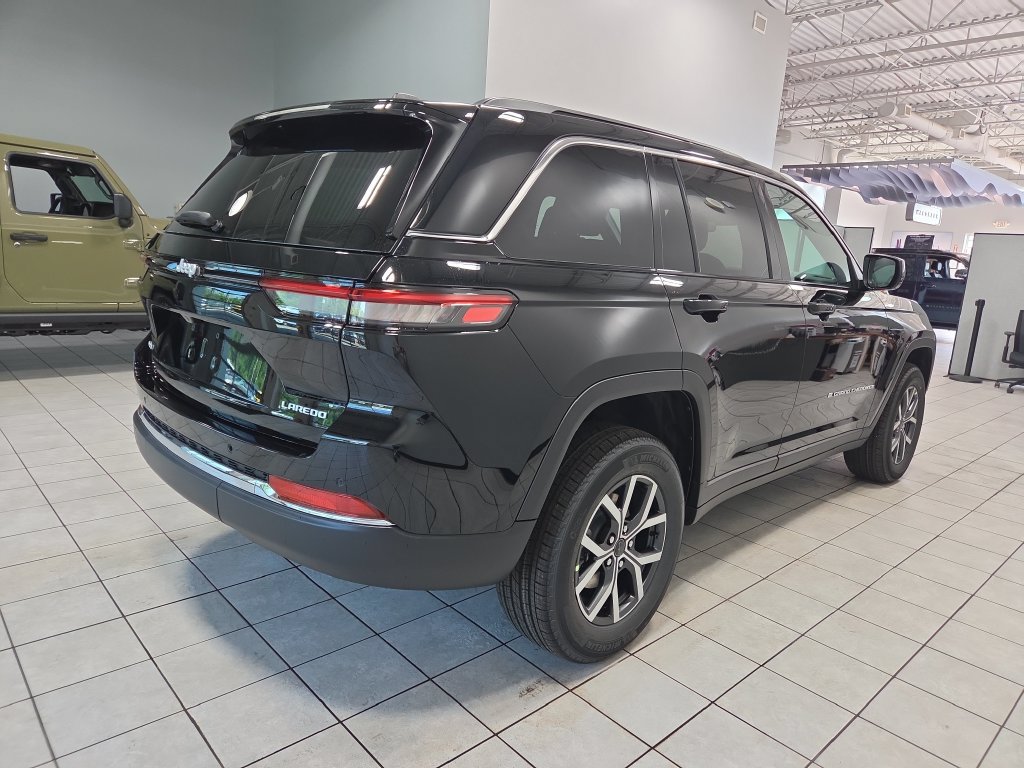 New 2027 Jeep Grand Cherokee Laredo X AWD/4WD image 7