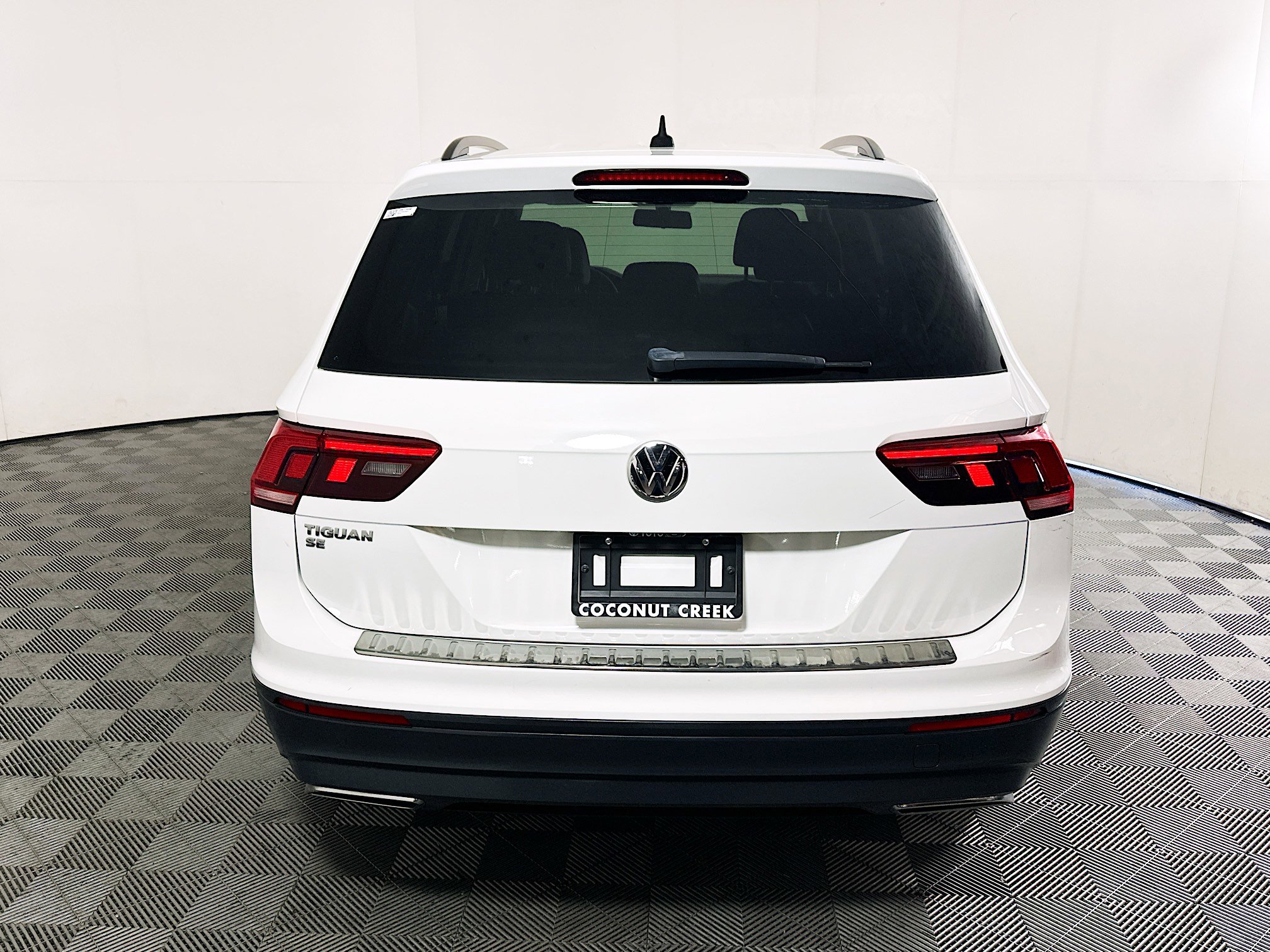 Used 2019 Volkswagen Tiguan SE FWD image 4