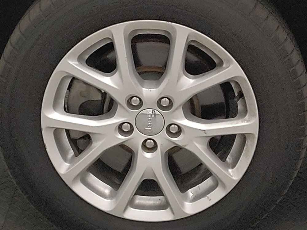 Used 2015 Jeep Cherokee Sport FWD image 31