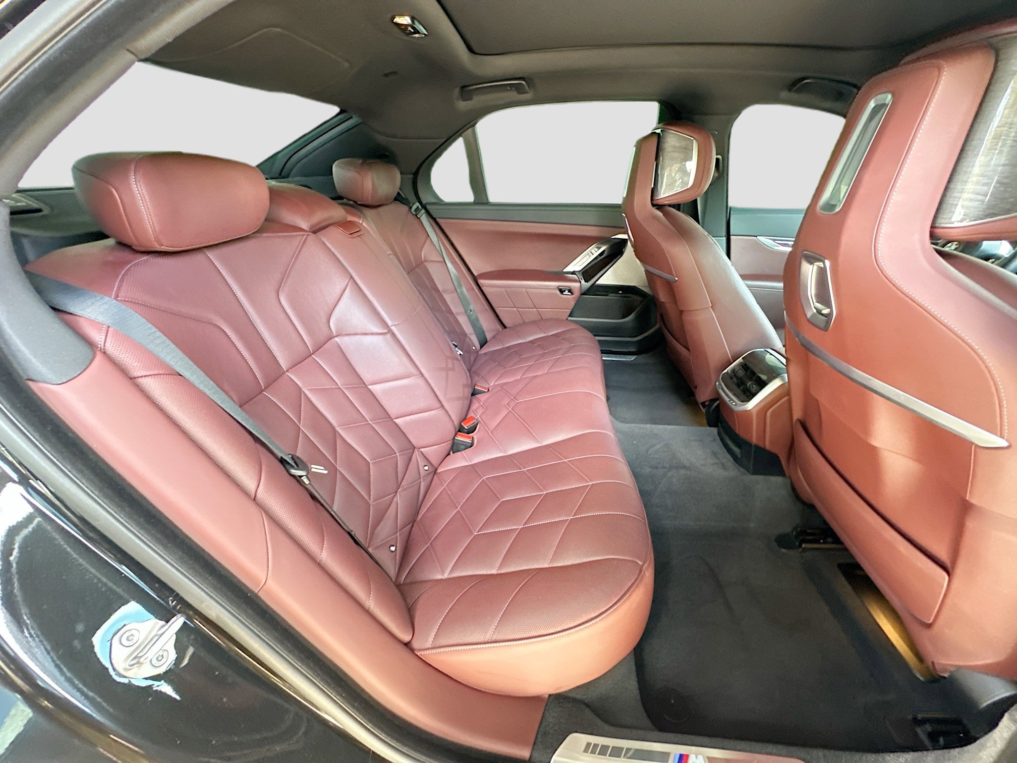 Certified 2024 BMW 760i xDrive w/ Premium Package 2 image 29