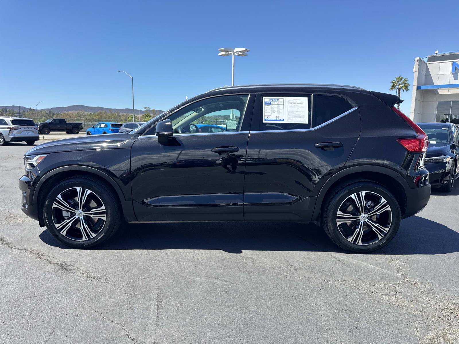 Used 2021 Volvo XC40 T5 Inscription w/ Climate Package AWD/4WD image 2