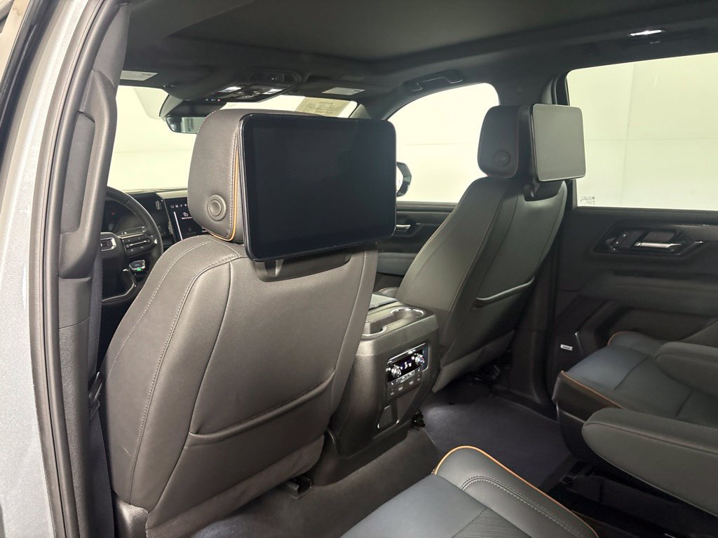 Used 2025 GMC Yukon AT4 w/ AT4 Premium Plus Package AWD/4WD image 28