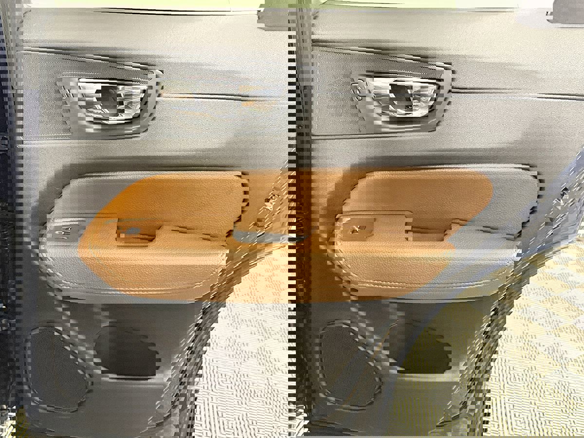 Used 2018 Volvo XC60 T5 Momentum w/ Convenience Package image 37