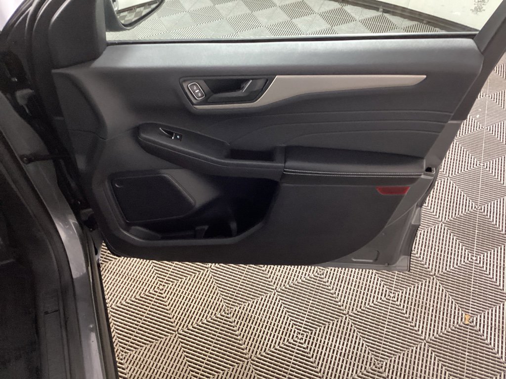 Used 2022 Ford Escape SE w/ Convenience Package image 9