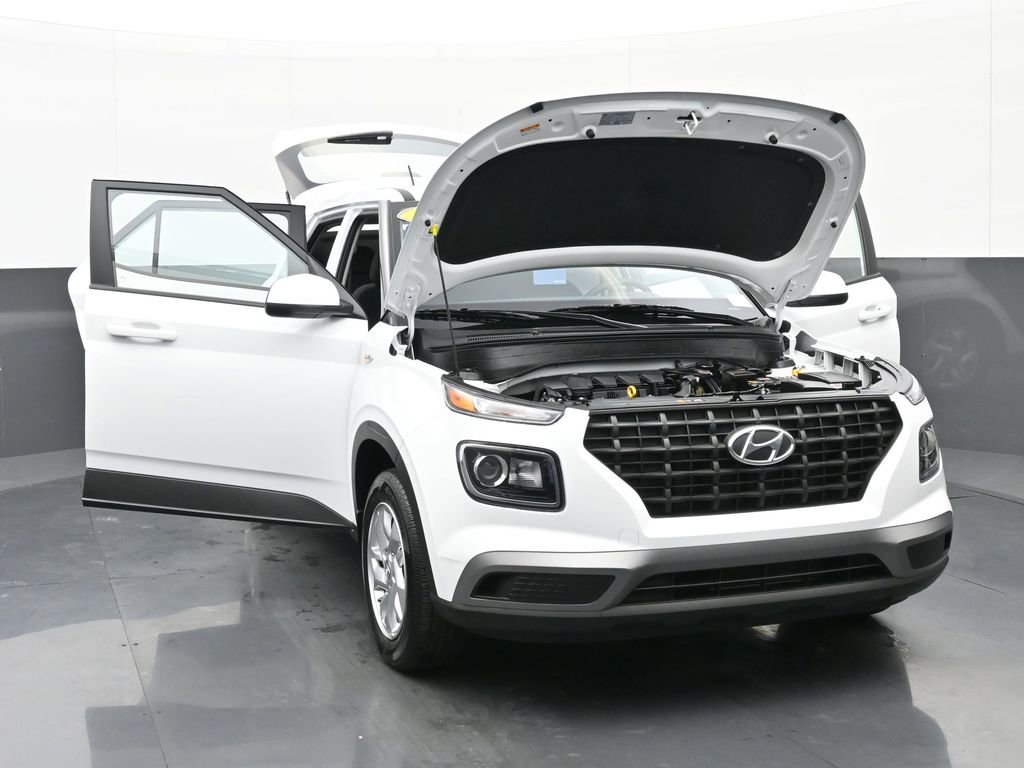 Certified 2025 Hyundai Venue SE image 42