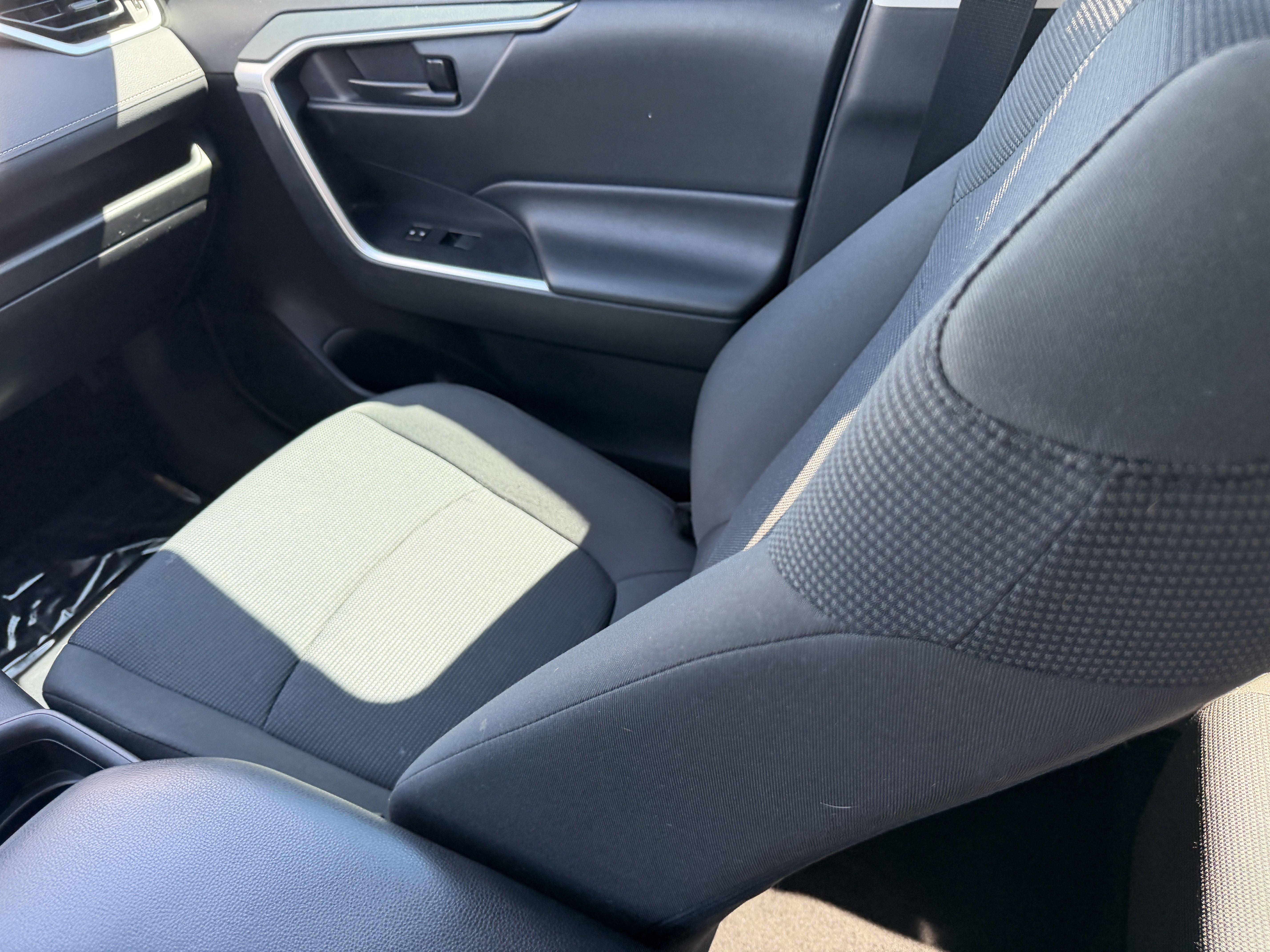 Used 2020 Toyota RAV4 LE FWD image 13