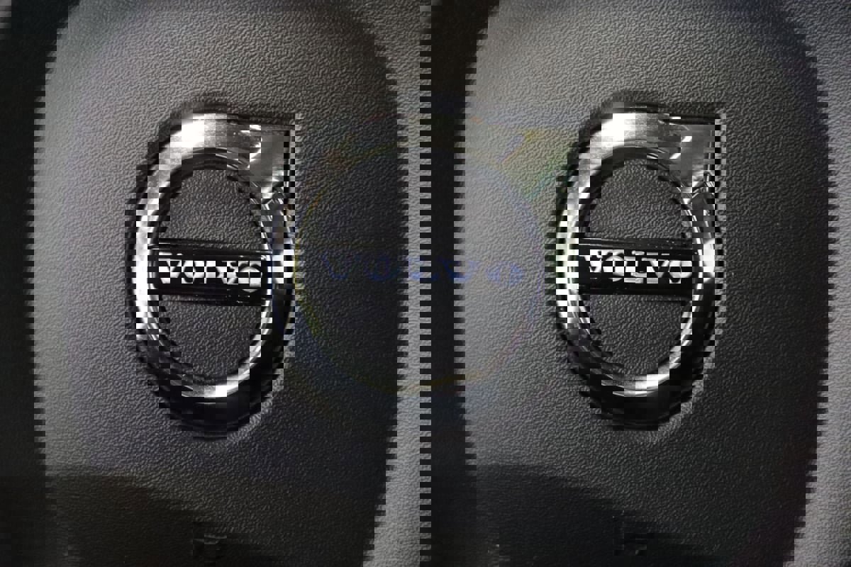 Used 2025 Volvo V60 B5 Cross Country Plus image 37