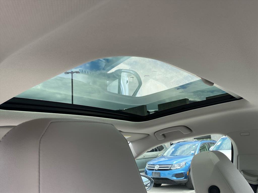 Certified 2024 Volkswagen Jetta SE w/ Panoramic Sunroof Package FWD image 23