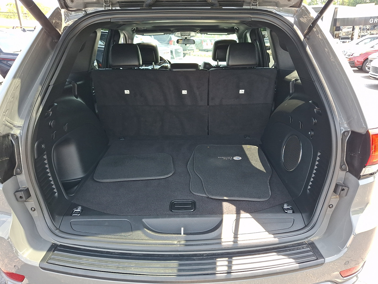 Used 2021 Jeep Grand Cherokee Laredo X AWD/4WD image 29