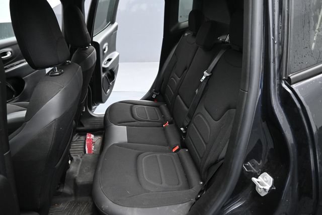 Used 2016 Jeep Renegade Latitude AWD/4WD image 11