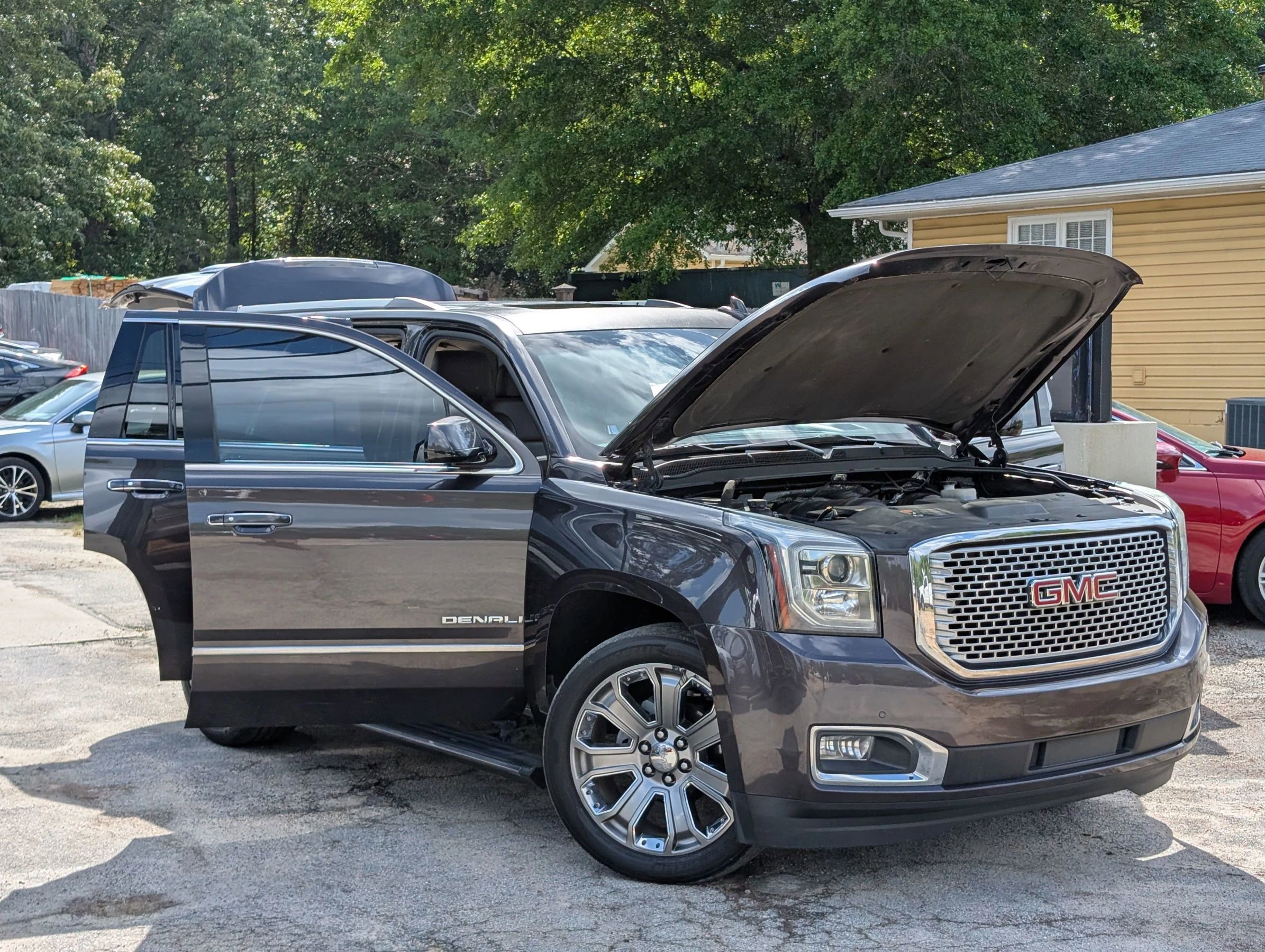 Used 2015 GMC Yukon Denali w/ Premium Package RWD image 12