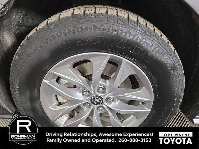 Used 2022 Toyota Sienna XLE w/ XLE Plus Package image 11