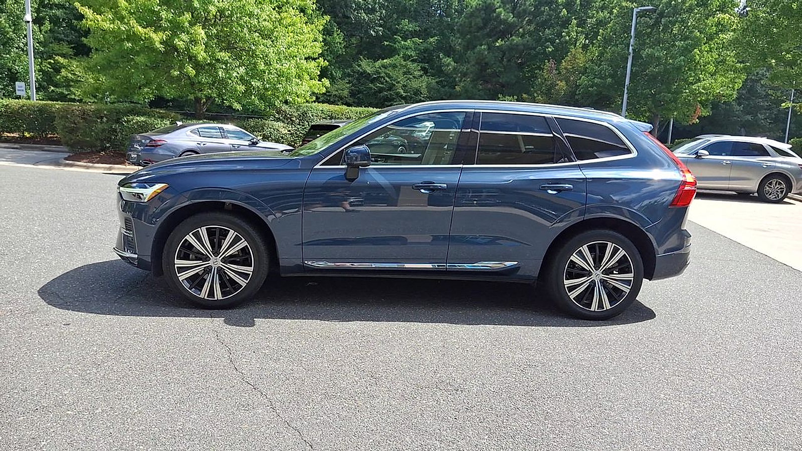 Used 2022 Volvo XC60 B5 Inscription w/ Advanced Package FWD image 9
