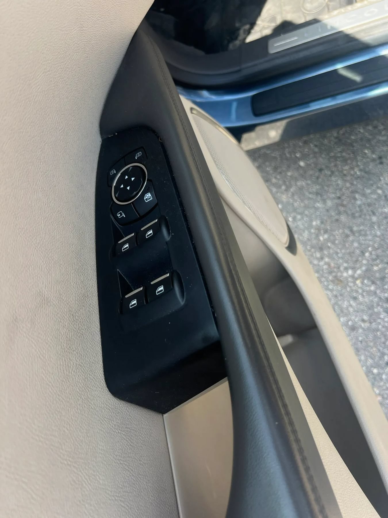 Used 2018 Lincoln MKX Select w/ Select Plus Package AWD/4WD image 35