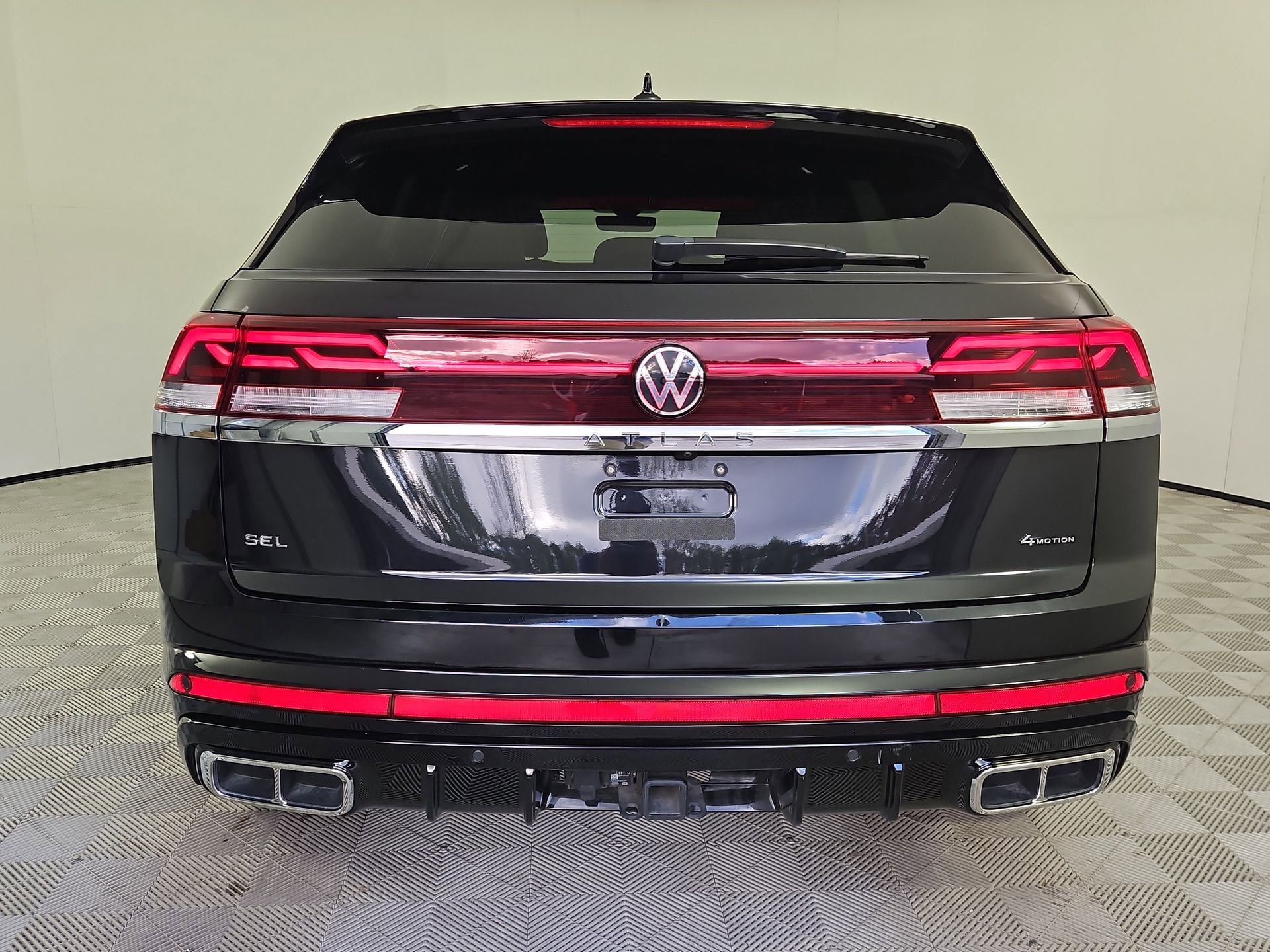Used 2024 Volkswagen Atlas Cross Sport SEL R-Line AWD/4WD image 6