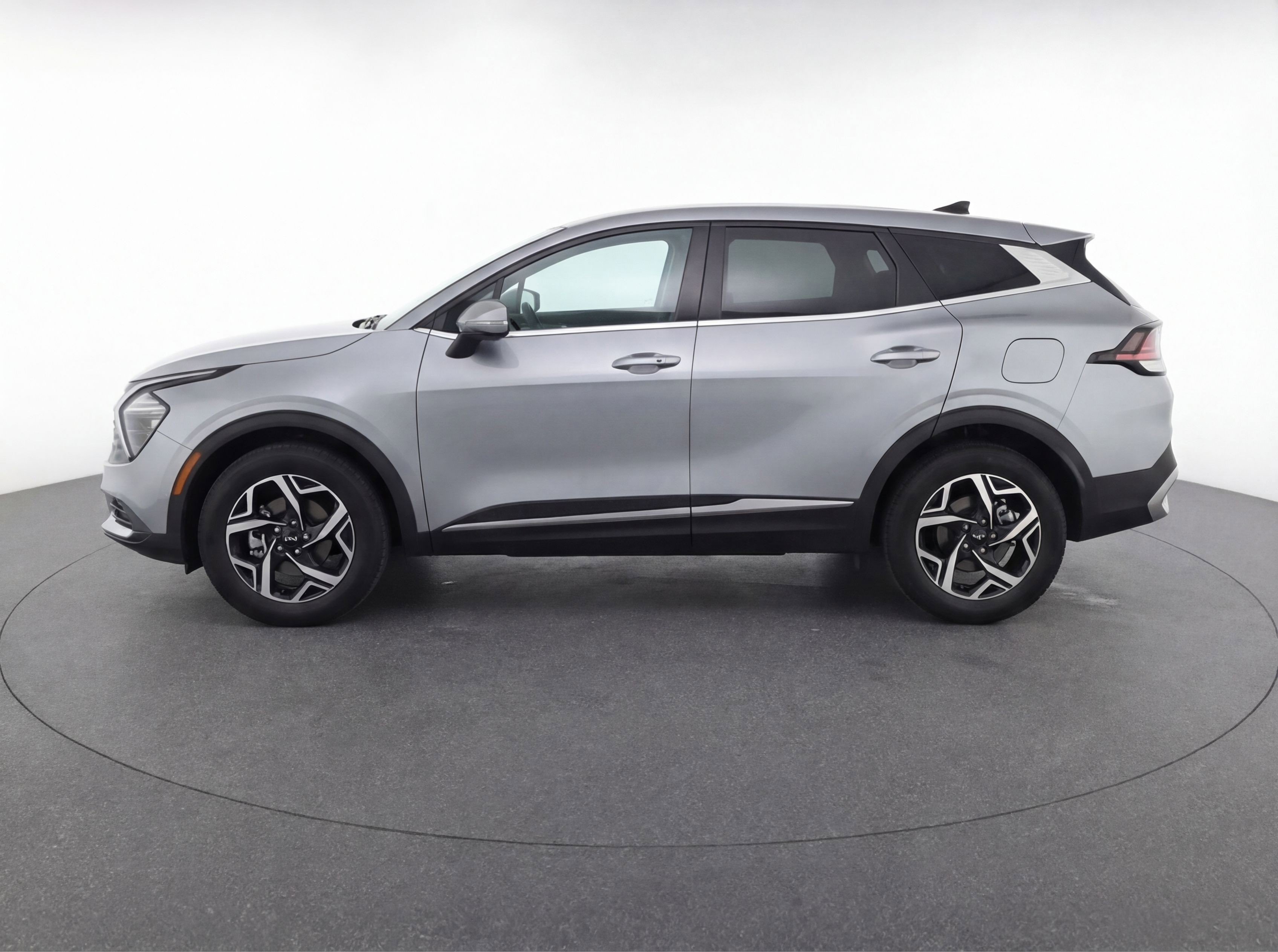 Used 2025 Kia Sportage LX FWD image 5