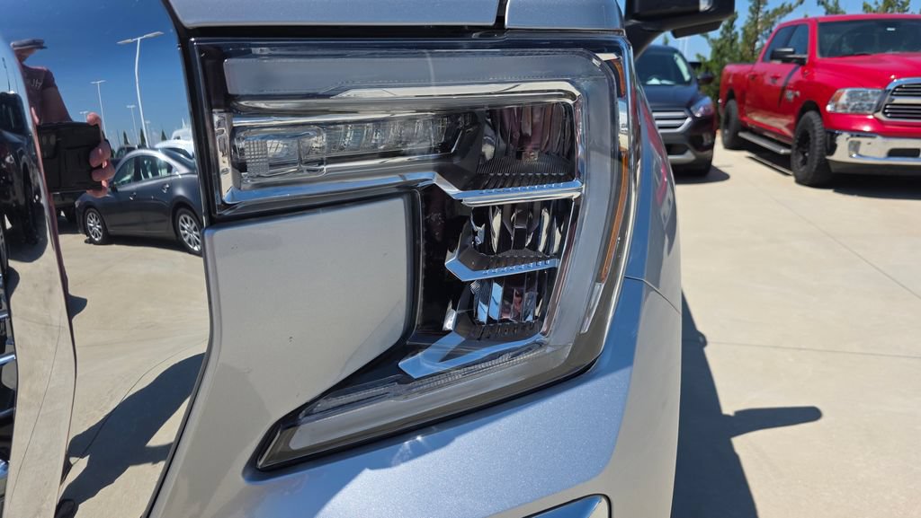 Used 2019 GMC Sierra 1500 SLT w/ SLT Premium Plus Package AWD/4WD image 9