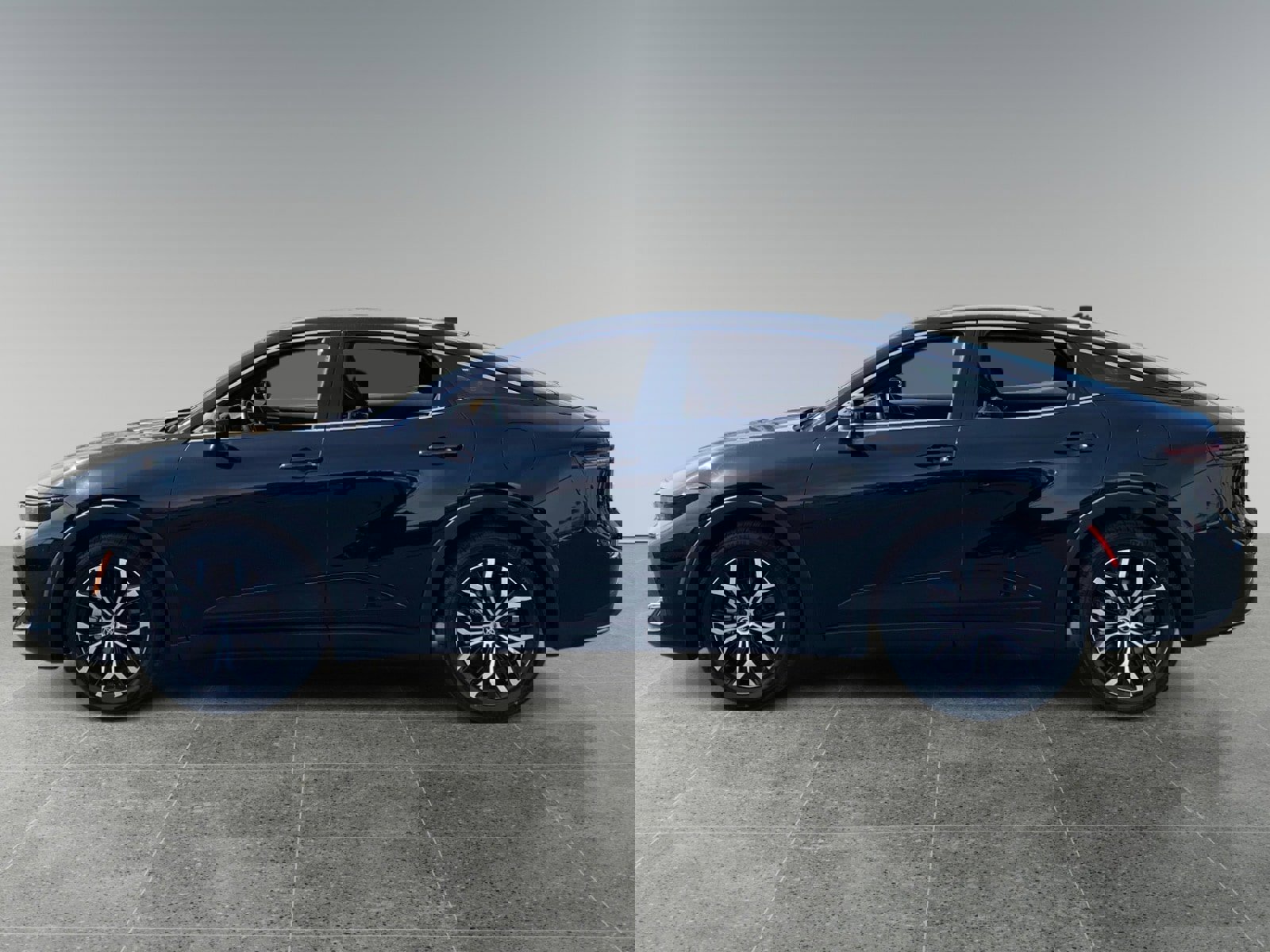 Used 2025 Toyota Crown XLE AWD/4WD image 2