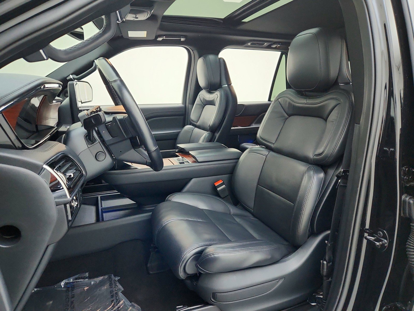 Used 2024 Lincoln Navigator Reserve image 10