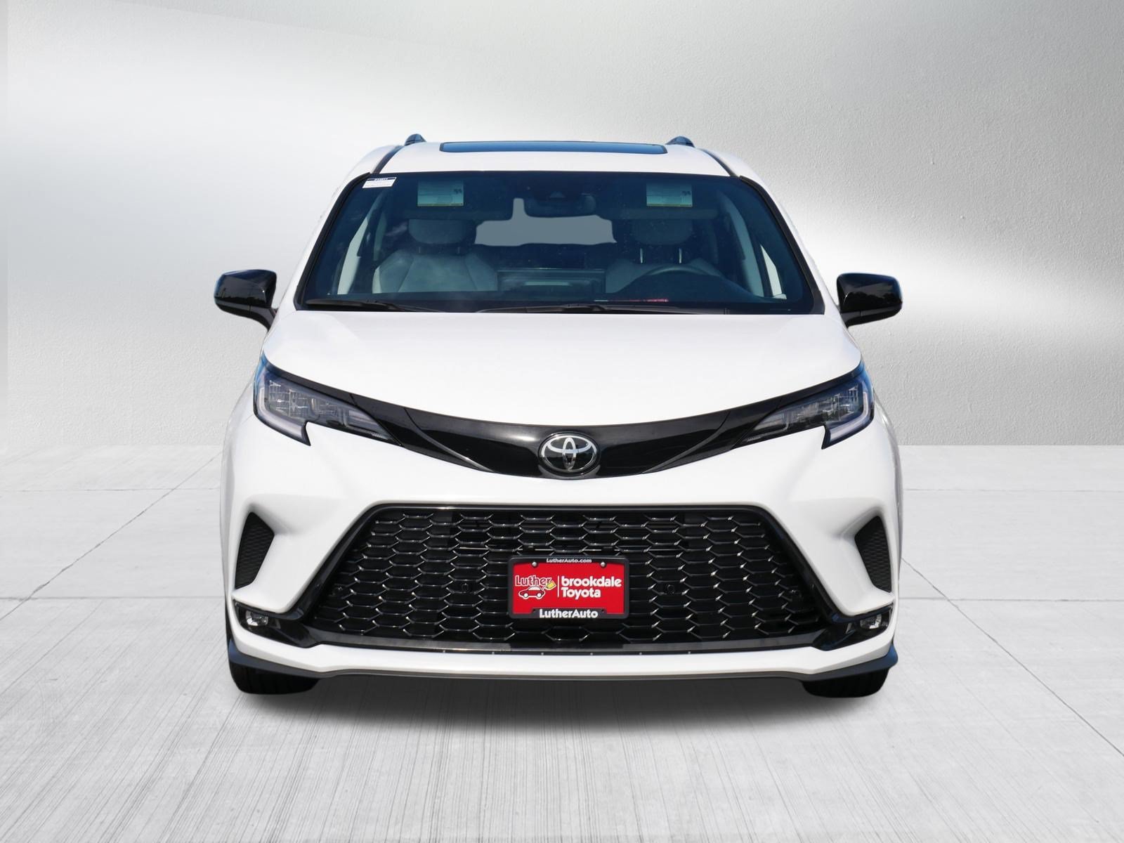 Certified 2026 Toyota Sienna XSE FWD image 2