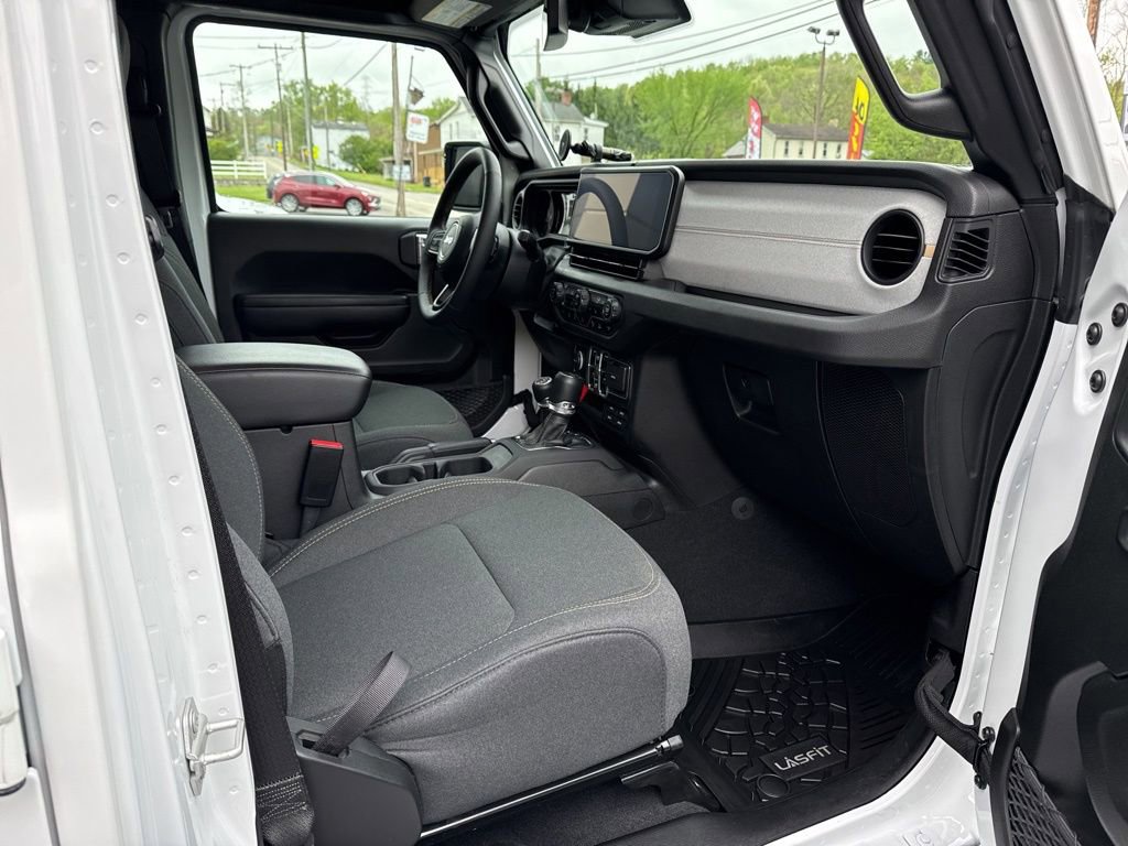 Used 2024 Jeep Gladiator Sport AWD/4WD image 28