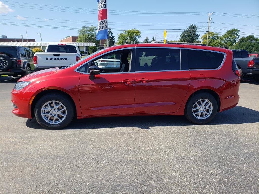 New 2026 Chrysler Voyager LX FWD image 4