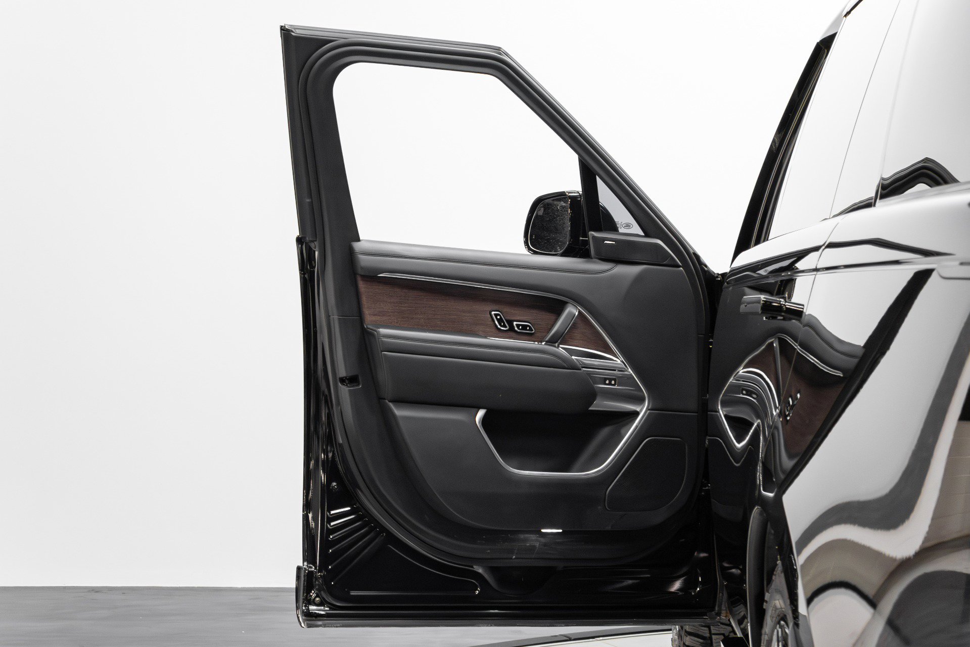 Used 2023 Land Rover Range Rover Long Wheelbase SE image 52