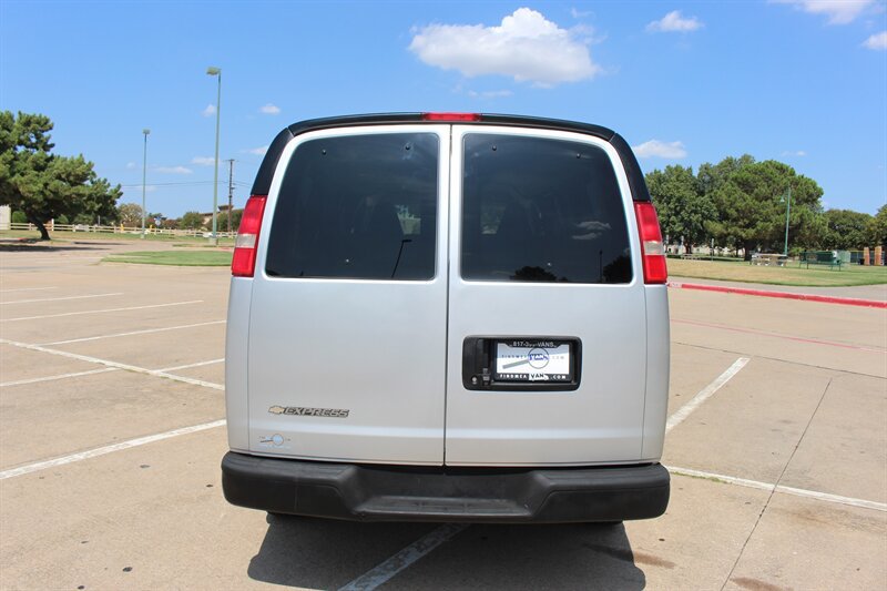 Used 2019 Chevrolet Express 2500 LS w/ Driver Convenience Package RWD image 4