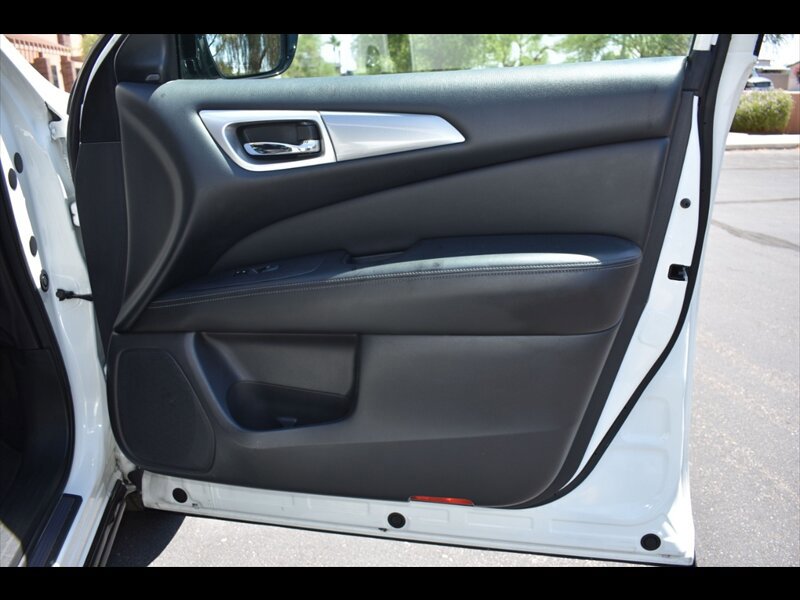 Used 2017 Nissan Pathfinder SL FWD image 40