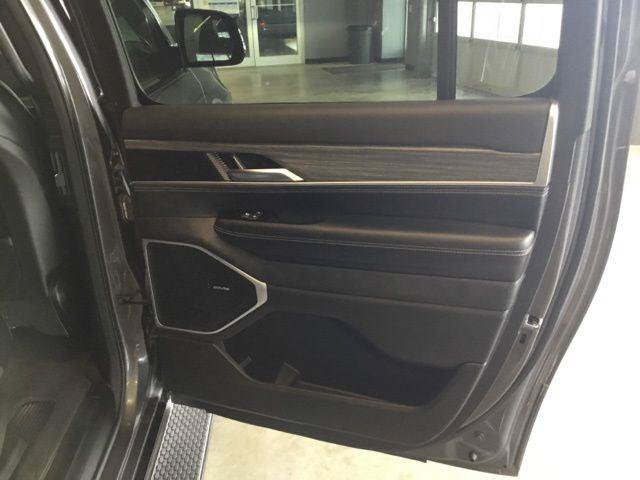 Certified 2024 Jeep Wagoneer L Series II AWD/4WD image 34