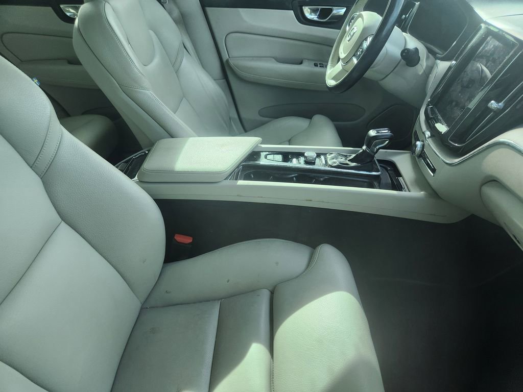 Used 2018 Volvo XC60 T5 Inscription w/ Convenience Package image 10