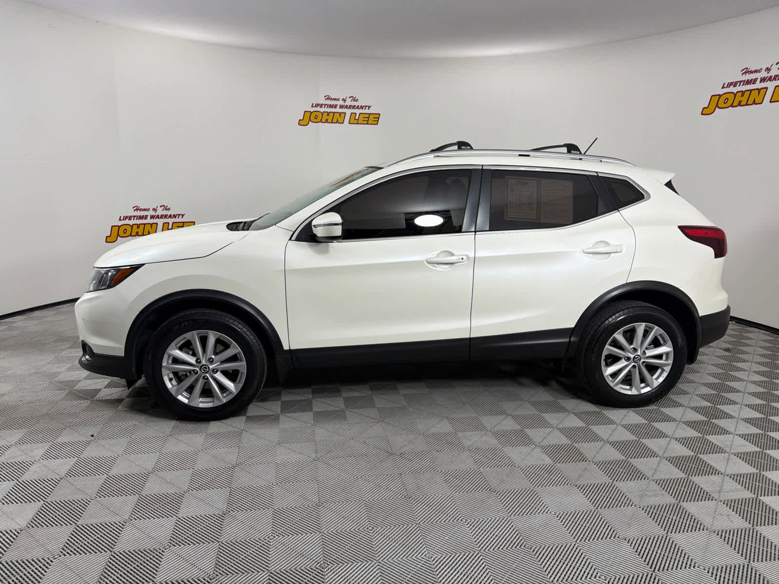 Used 2019 Nissan Rogue Sport SV FWD image 2