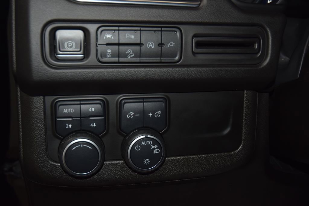 Used 2021 Chevrolet Tahoe Premier AWD/4WD image 35