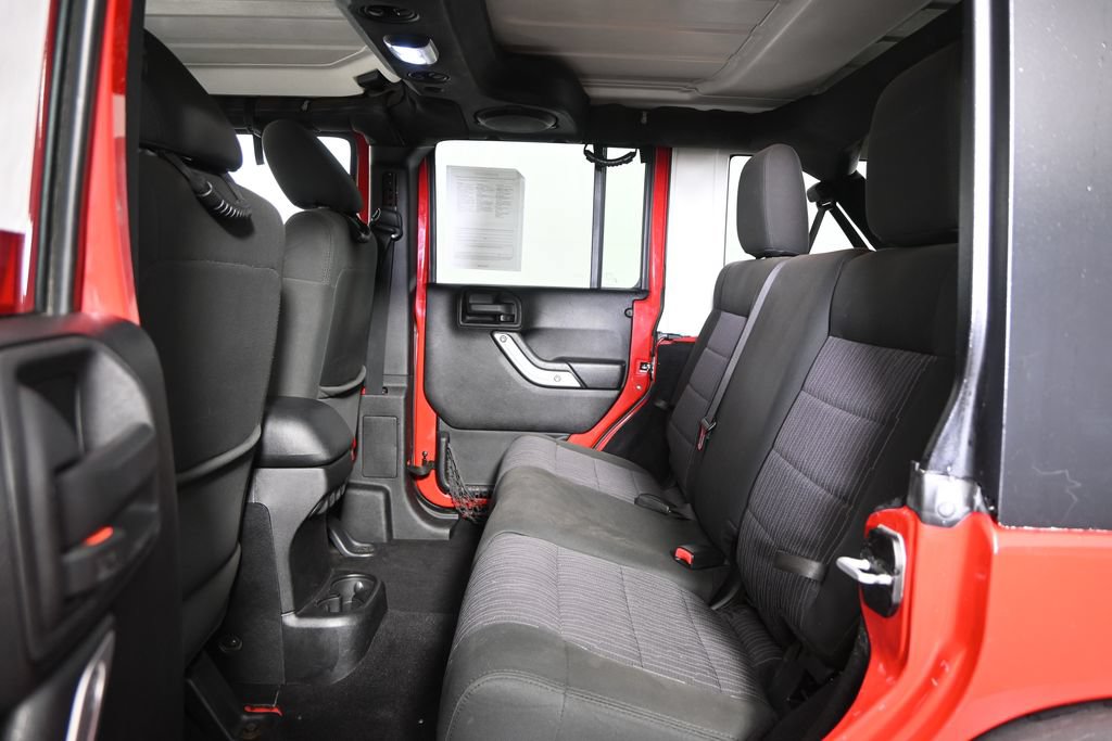 Used 2012 Jeep Wrangler Unlimited Rubicon w/ Connectivity Group AWD/4WD image 18
