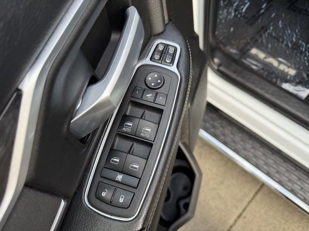 Used 2024 RAM 3500 Big Horn image 12