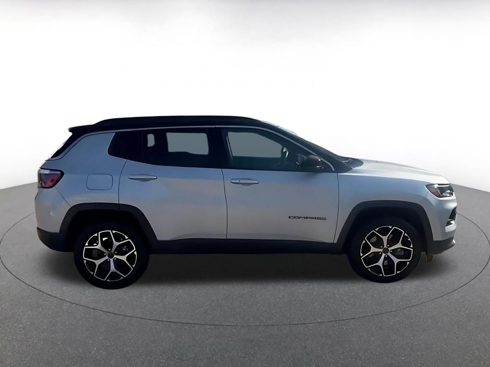 Used 2025 Jeep Compass Limited AWD/4WD image 16