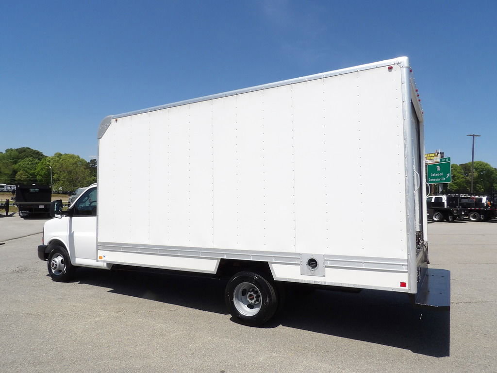 Used 2016 GMC Savana 3500 Extended image 4