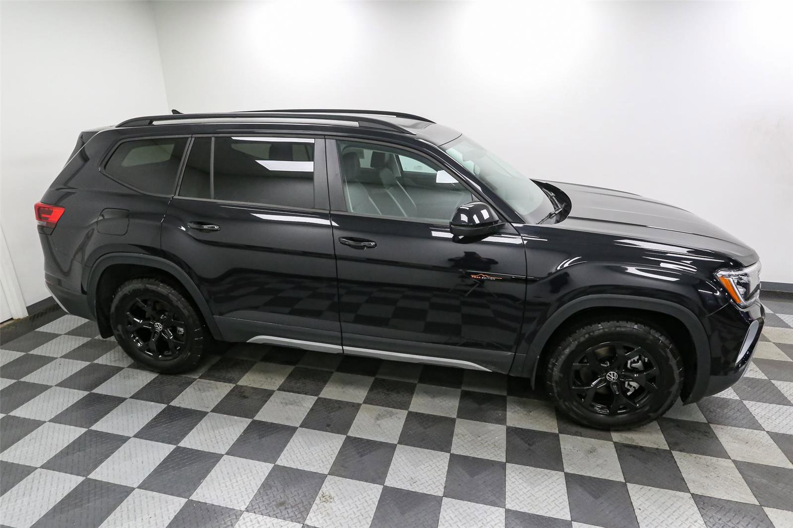 New 2026 Volkswagen Atlas Peak Edition image 5