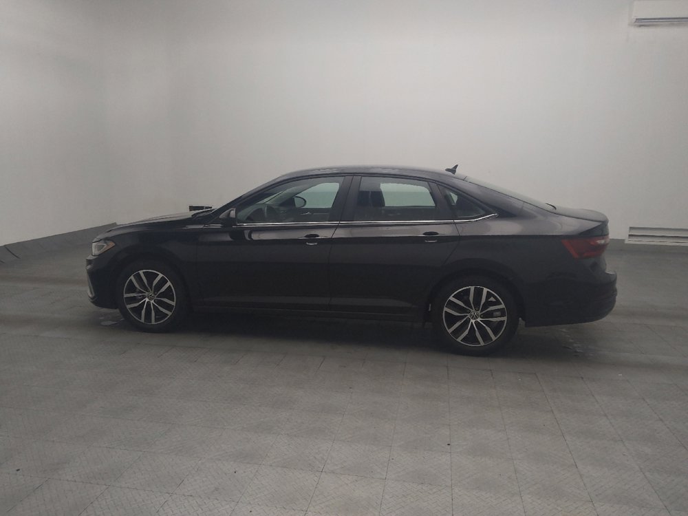 Used 2025 Volkswagen Jetta SE FWD image 3