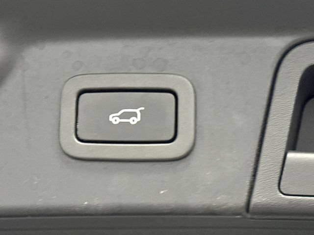 Used 2019 Land Rover Range Rover Velar R-Dynamic SE AWD/4WD image 21