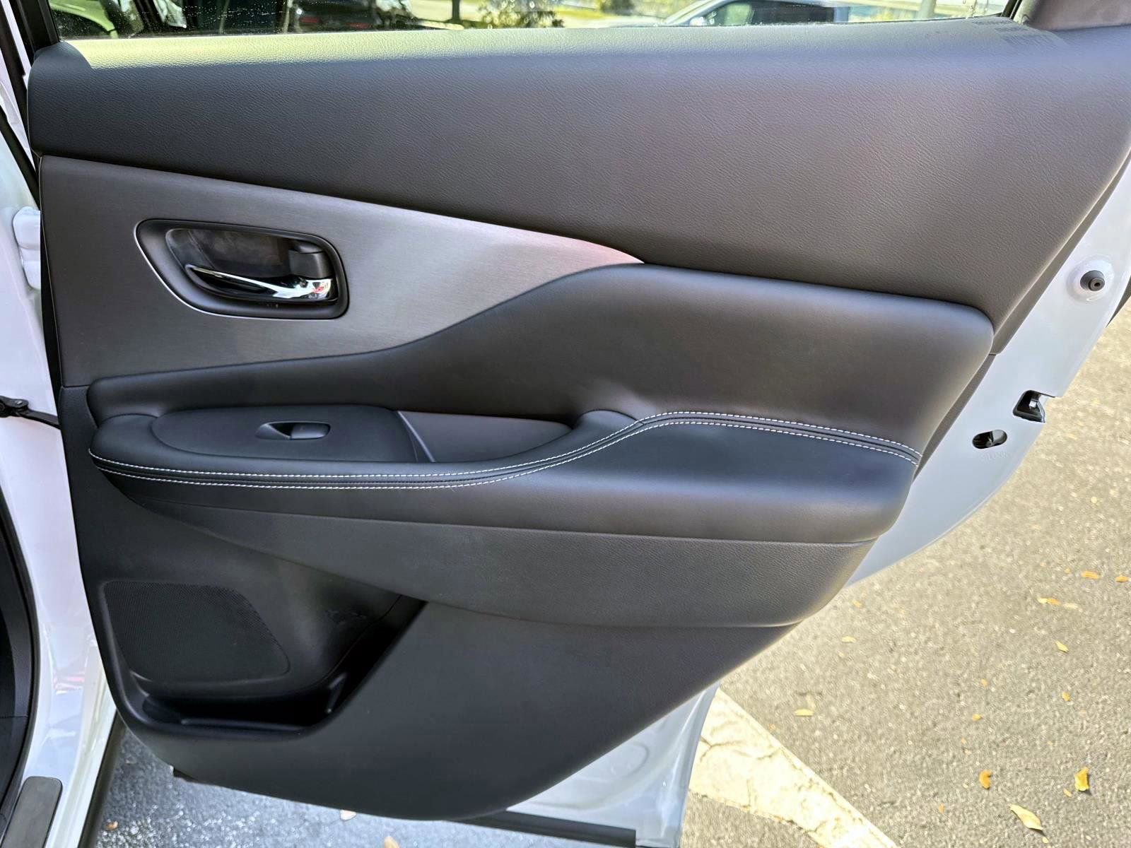 Used 2024 Nissan Murano SV w/ SV Midnight Edition Package image 17